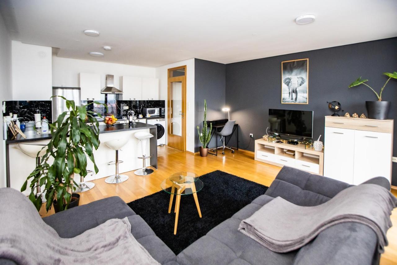 Hermes Apartment & 2 Free Garage Secured Parkings Liubliana Exterior foto